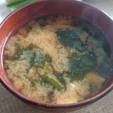 豆腐とわかめの味噌汁